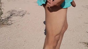 hermosa trans con faldita se desnuda en publico con tacones muy caliente y lindas piernas delicioso