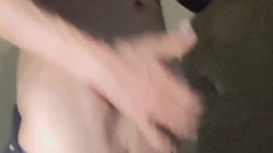 de 18 años se masturba a escondidas para novia virtual