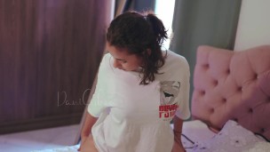 Me excito por llamada con mi mejor amigo y termino corriéndome pensando en su rica verga