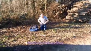 VOST engl - Mise à nu au bord de la forêt.