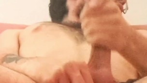 Grande sega al volo di un ragazzo sexy che ama far colare la sua sborra