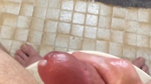 Daddy jerking off on the toilet