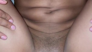 Padrastro me toca y me caliento y me pongo a cabalgar su verga asta hacerlo venir