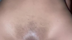 Mi padrastro me toca y me caliento y empiezo a saltar sobre su verga hasta hacerlo venir