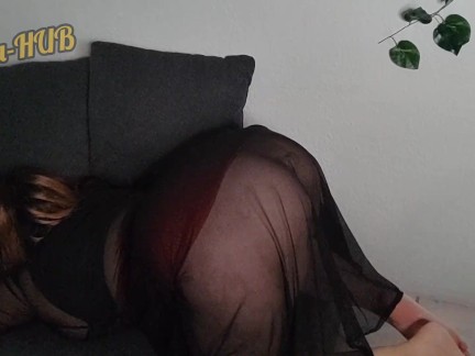 Visito a la mejor amiga de mi novia "Karen" y la encuentro en 4