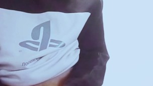 Hace tanto calor que el chico se termina masturbando!!!