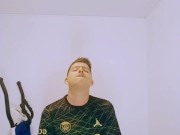 Un baile muy caliente y termina pajeandose!!