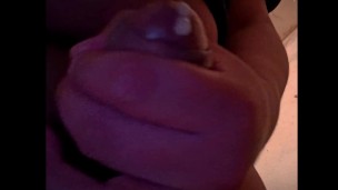 El pendejo de mi amigo me manda video masturbándose para mi