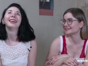 Ersties -18 Jahre alte Joanna hat erste lesbische Erfahrung mit Strap-on 11/16