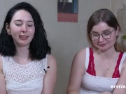 Ersties -18 Jahre alte Joanna hat erste lesbische Erfahrung mit Strap-on 12/16