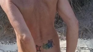 How to apply sunscreen to a naked sexy body... sensual!
