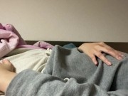 ベッドの上でパジャマでオナニー 1/16