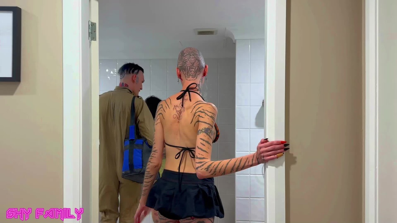 Toilet piss whores filled in all three holes 2 - Video di Sesso Gratis - RedTube