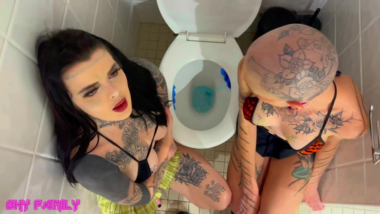 Toilet piss whores filled in all three holes 2 - Video di Sesso Gratis - RedTube