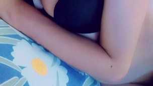 Me despierta para follarme de lado