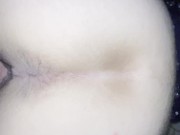 je soulève sa robe et la baise rapidement, je lui en met plein sur le cul ! 12/16