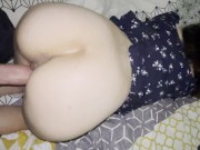 je soulève sa robe et la baise rapidement, je lui en met plein sur le cul ! 3/16