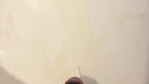 Emptying my bladder on myself - Lot of piss