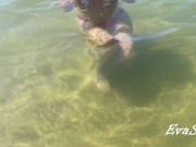 pissing and masturbating underwater at the sea public beach 14/16