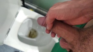 Gran Polla A Mear Durante 7 Minutos, La Descarga Entera Y Gime del Esfuerzo