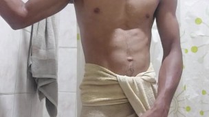 Cute jovencita obtiene cumshower después de ser follada DURO