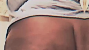 Thick femboy twerks ass