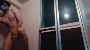 【コンドーム＆敏感】コンドームの締め付けでチンポが敏感になりすぎて、そのままコンドーム内に子種を注ぎ込む