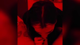 Bebe gótica sexy chupando polla- LukeBranson