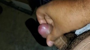 Tirando leche masturbacion