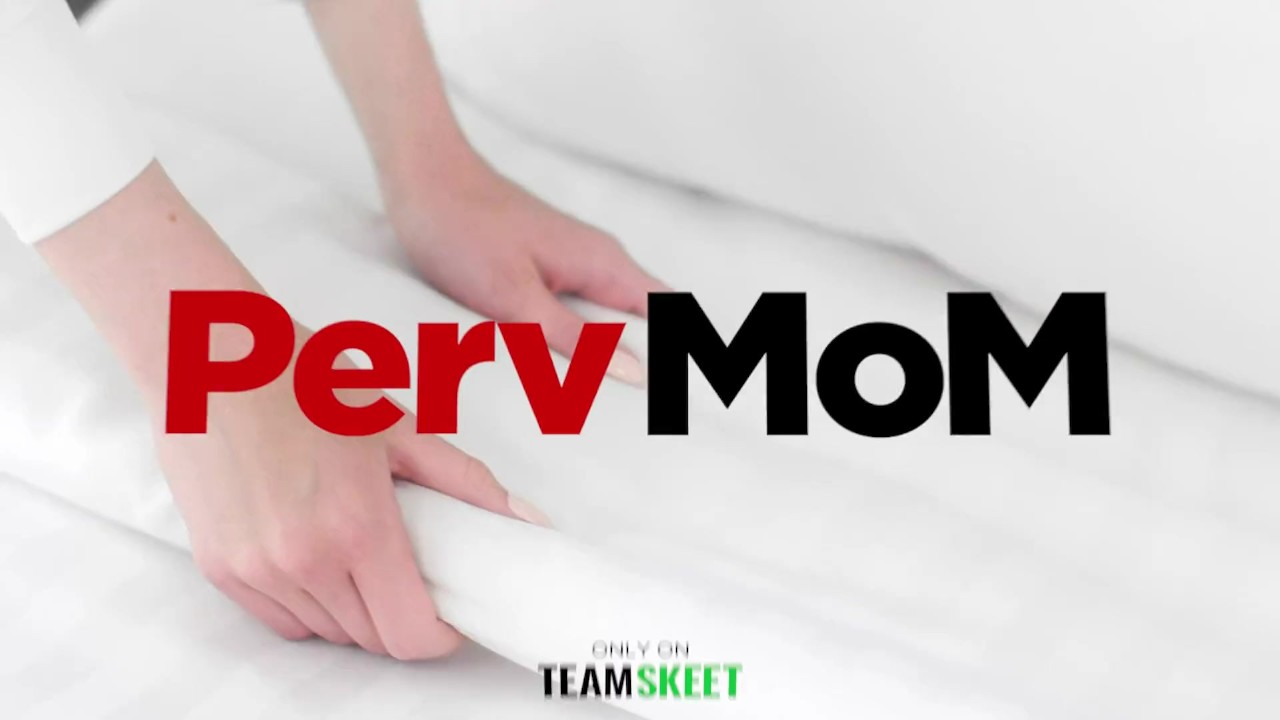 Step-mom Never Wears Panties At Home - PervMom - RedTube