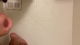 噴水のような勢いのある大量射精