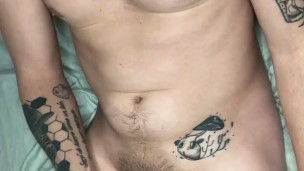 Me empiezo a tocar antes de acostarme y me acabo todo