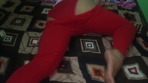 Desi Bhabi implora por um pau enorme e duro