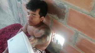 en agradecimiento por el celular le hago delicioso oral a mi madrastra luego me la follo