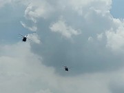 兩架直升機盤旋 7/16