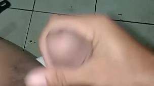Masturbate inside the Comfort Room | habang may tao sa labas..