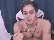 CUM CAKE: Me como pastel repleto de mi propio semen