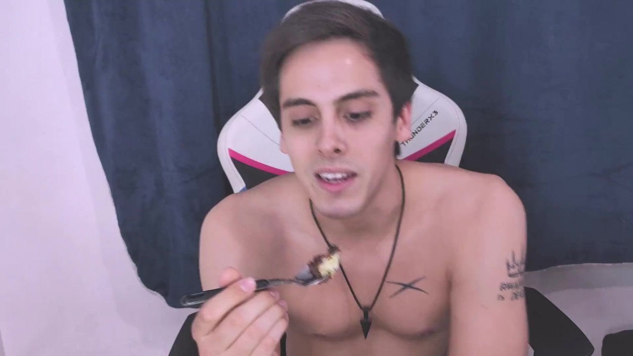 CUM CAKE: Me como pastel repleto de mi propio semen - Free Sex Video