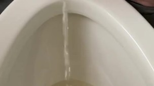 SLOWMO PEEING