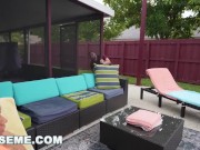 Ele enfia o pau na garganta dela e a fode com força. 4/16