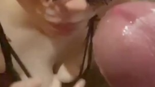 Cagnetta ubbidiente succhia il cazzo in anteprima Pov Ahegao