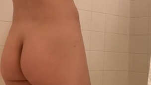 Look at my wet ass