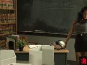 Jaquelin Braxton seduces her student and she fills his mouth with her hard cock. Her little student 4/16