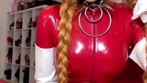 PinkRubber Domme Slavena