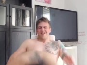 Scopata sulla sedia con sborrata sulle tette in casa vacanze a Roma. 7/16