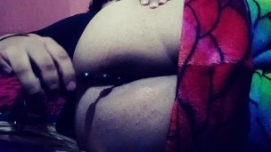 Metiéndome mis bolas anales mientras estoy solito