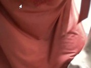 Camisola vermelha socando a bombinha dentro do cuzinho 2/16