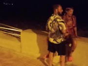 Sesso in spiaggia pubblica (con guardone) 1/16