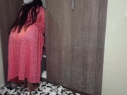 فيلم عربي اباحي قصير، دقيت الباب على خالتي في الشومبر تعطيني حوايجي I Fucked my Aunt in her room 1/16