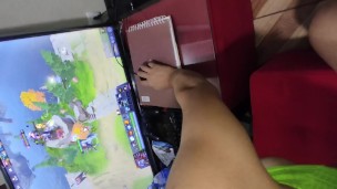 SOY FOLLADA POR EL CULO MIENTRAS JUEGO VIDEOJUEGOS (DOTA 2), SEXO ANAL